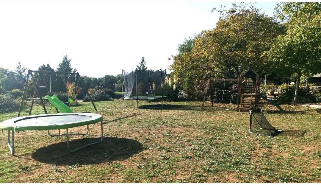 Holiday home 7-gite-7 Personnes Au Coeur De La Nature /piscine Saint-Aubin-de-Nabirat